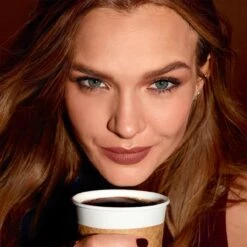 Maybelline SuperStay Matte Ink Lipstick Coffee Collection Limited Edition - 265 Caramel Collector - Nude Lippenstift - 5 Ml -Cosmetica Winkel 1200x1200 238