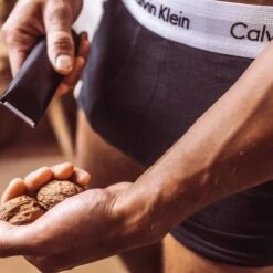 BALZY BushBuster 3.0 - Trimmer - Scheerapparaat - Haartrimmer - Bodygroomer - SafeShave Technologie - Waterdicht - Veilig Scheren - Oplaadbaar 24 BALZY BushBuster 3.0 - Trimmer - Scheerapparaat - Haartrimmer - Bodygroomer - SafeShave Technologie - Waterdicht - Veilig Scheren - Oplaadbaar -Cosmetica Winkel 1200x1200 379