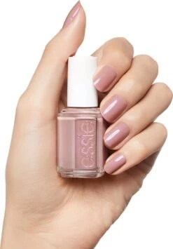Essie 40 Demeure Vixen - Lila Taupe - Nagellak -Cosmetica Winkel 836x1200 1